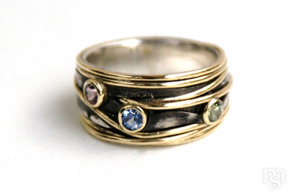 circulatie Onverbiddelijk helaas Zilveren ring met oud goud en 3 stenen | Marjan Warnaar-Schop